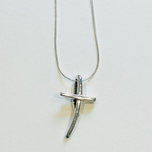 Cross Pendant, Twist  / Silver Chain (GJ12)
