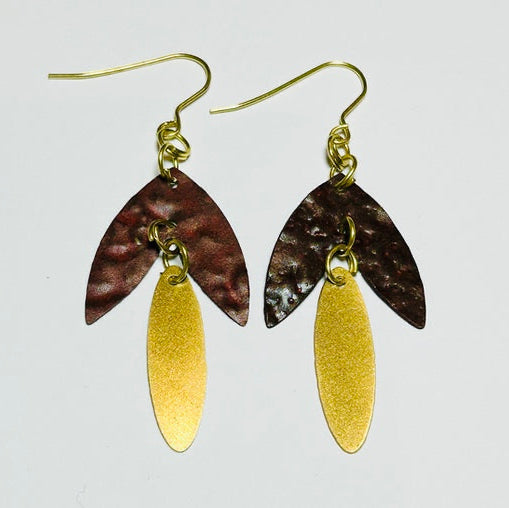 Leena Brass earrings, Berry (DOTG21)