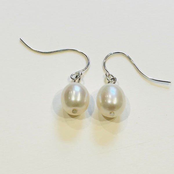 Oval White Baroque Pearl earrings (PO26)