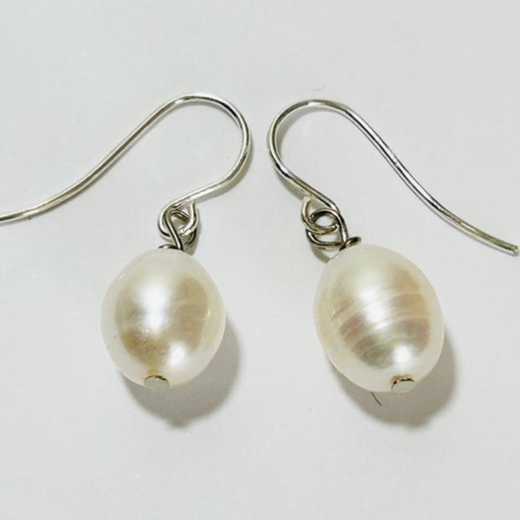 Oval White Baroque Pearl earrings (PO26)